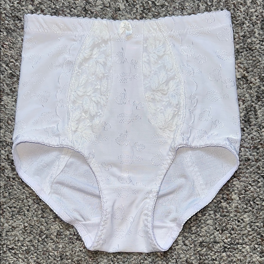 👙Heavenly Secrets Women’s Medium White High-Waisted Lace Girdle